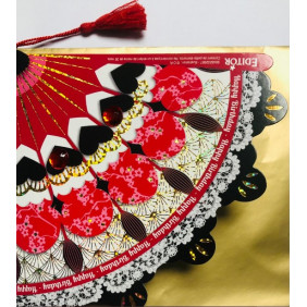 Carte éventail rouge en découpe et collages