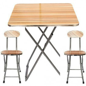 Table pliante + 2 chaises